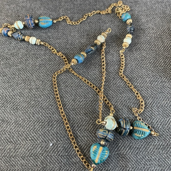 Vintage long gold tone chain with resin beads in various blue tones. - Picture 3 of 5